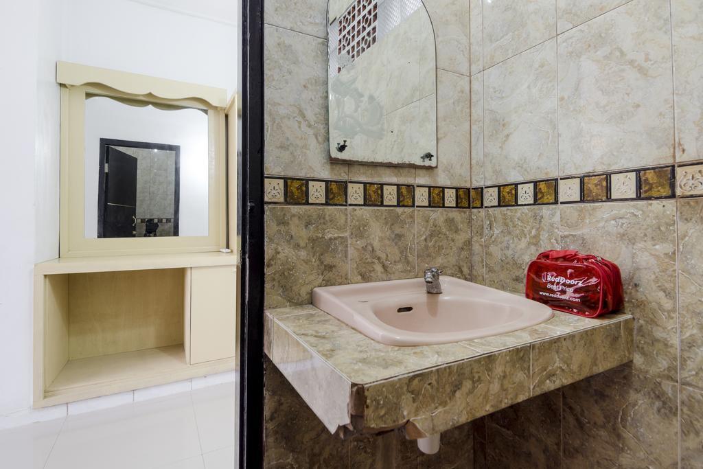 Reddoorz @ Poppies Lane 1 Hotel Кута Екстериор снимка