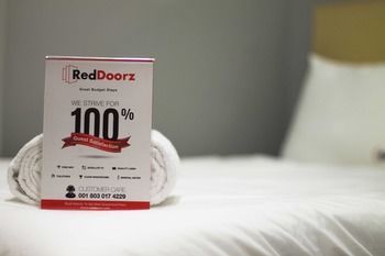 Reddoorz @ Poppies Lane 1 Hotel Кута Екстериор снимка